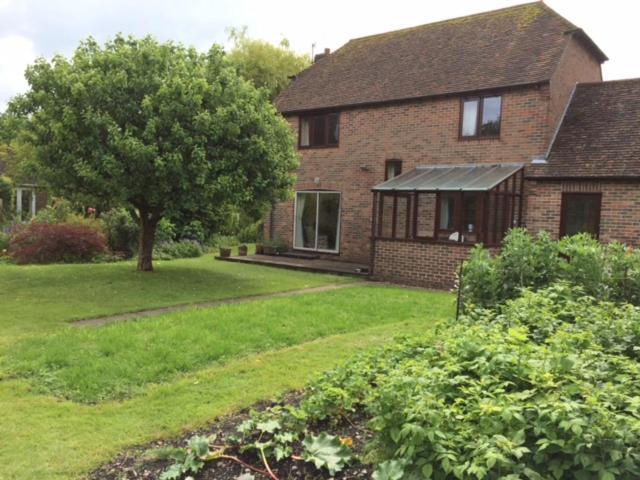 Bramley Cottage Holidays Chichester Exterior foto